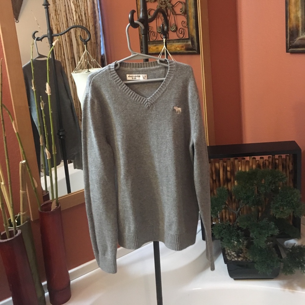 Gray Abercrombie boys sweater